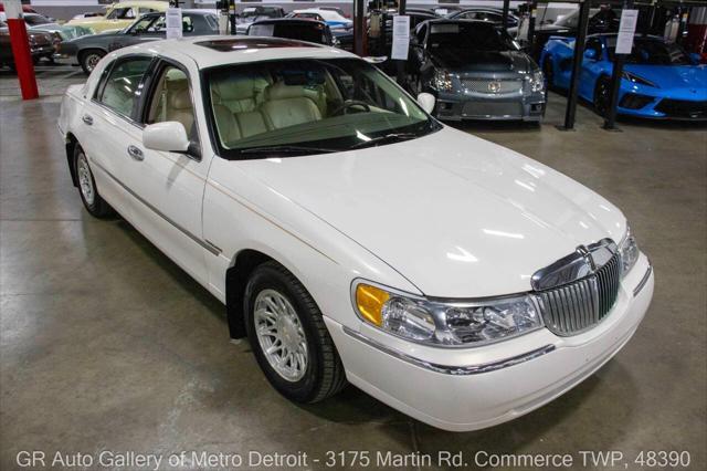 used 1998 Lincoln Town Car car, priced at $8,900