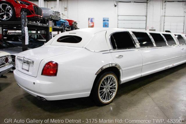 used 2003 Lincoln Town Car car, priced at $23,900