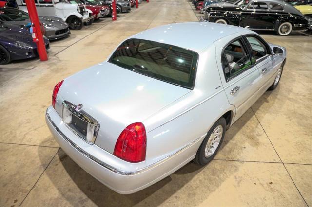 used 1998 Lincoln Town Car car, priced at $6,400