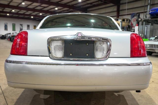 used 1998 Lincoln Town Car car, priced at $6,400