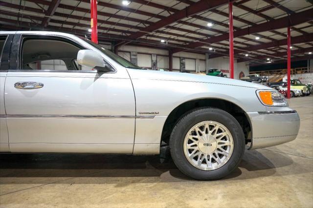 used 1998 Lincoln Town Car car, priced at $6,400