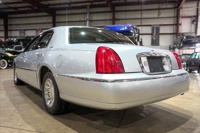used 1998 Lincoln Town Car car, priced at $6,400