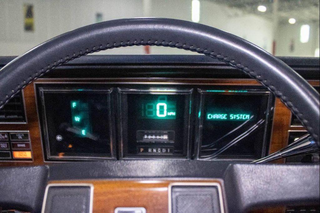 used 1989 Lincoln Town Car car, priced at $29,900