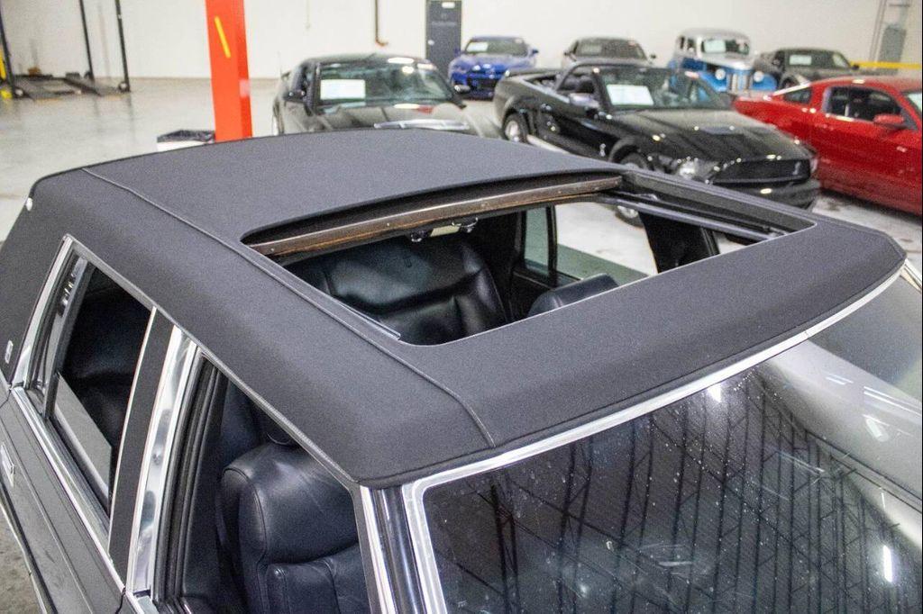 used 1989 Lincoln Town Car car, priced at $29,900