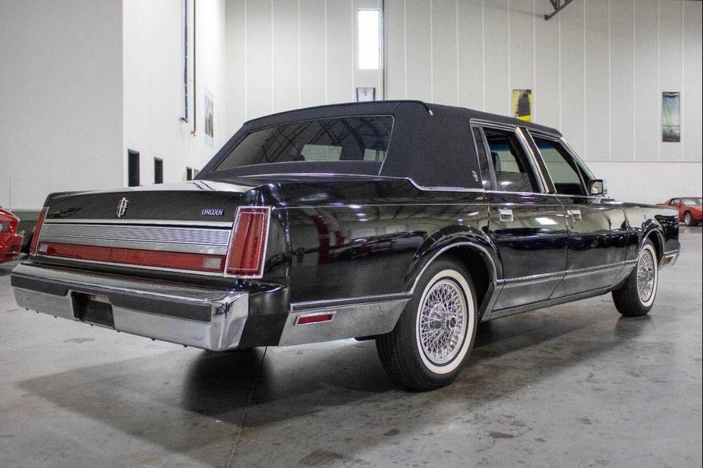 used 1989 Lincoln Town Car car, priced at $29,900