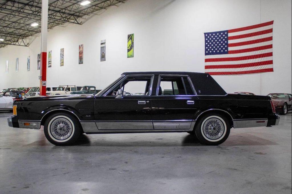 used 1989 Lincoln Town Car car, priced at $29,900