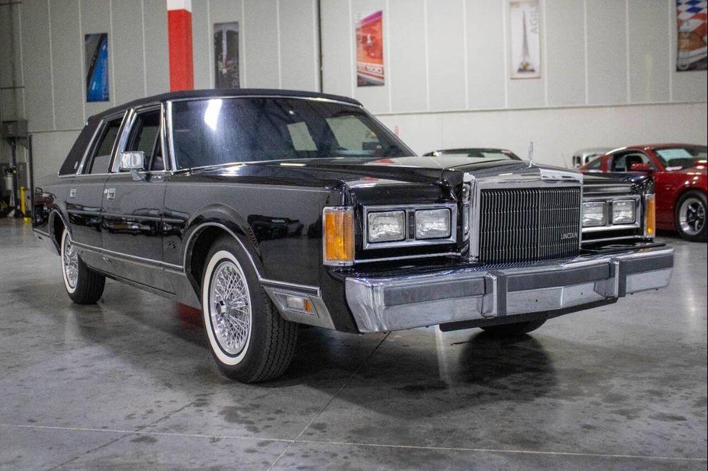 used 1989 Lincoln Town Car car, priced at $29,900