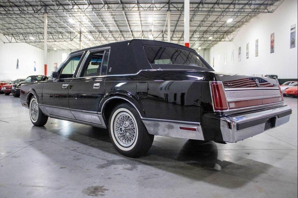 used 1989 Lincoln Town Car car, priced at $29,900