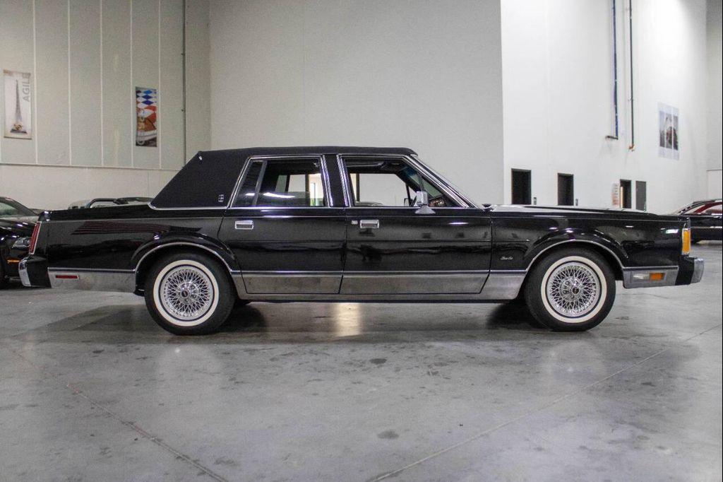 used 1989 Lincoln Town Car car, priced at $29,900