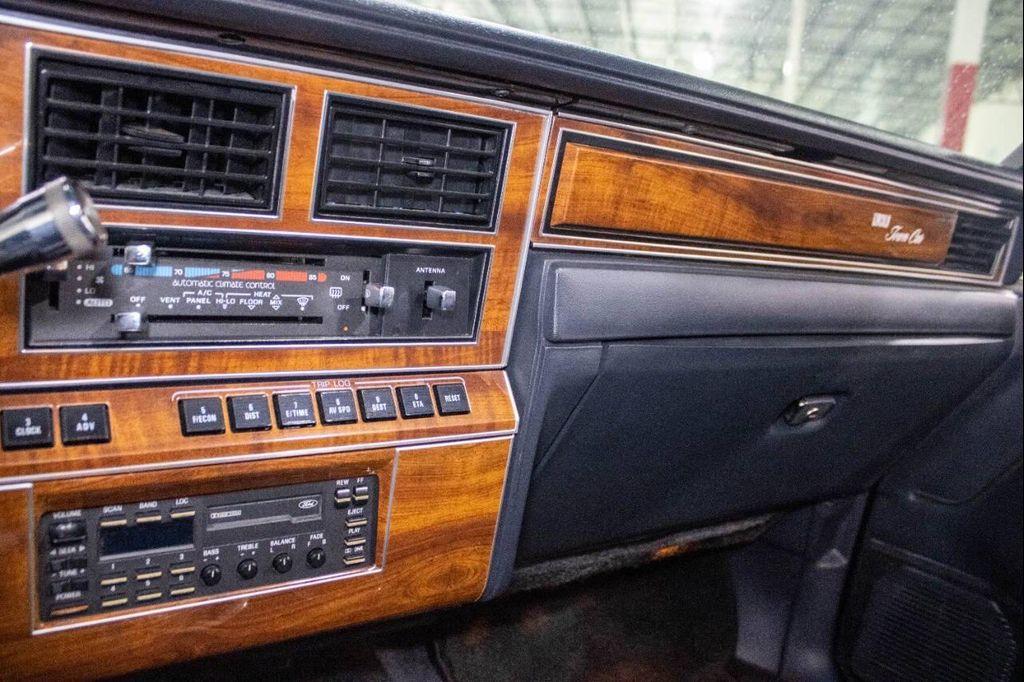 used 1989 Lincoln Town Car car, priced at $29,900