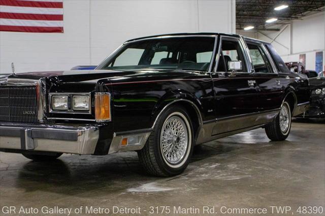 used 1989 Lincoln Town Car car, priced at $12,900