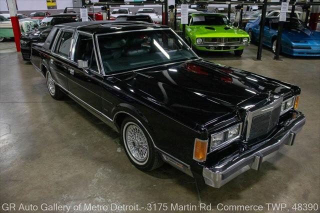 used 1989 Lincoln Town Car car, priced at $12,900