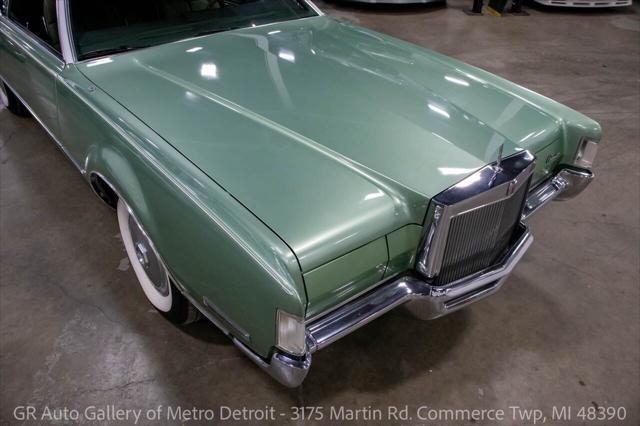 used 1972 Lincoln Continental car, priced at $11,900