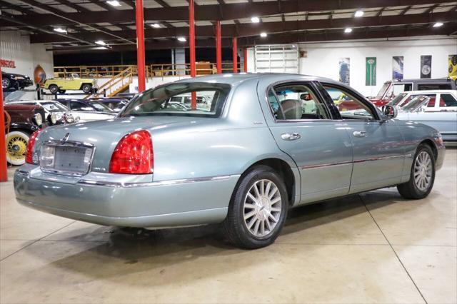 used 2003 Lincoln Town Car car, priced at $13,900