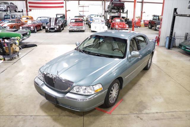 used 2003 Lincoln Town Car car, priced at $13,900