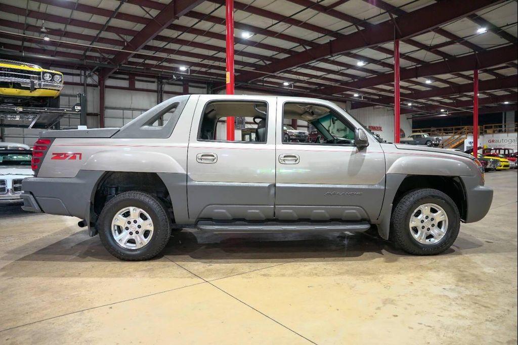 used 2002 Chevrolet Avalanche car, priced at $27,900