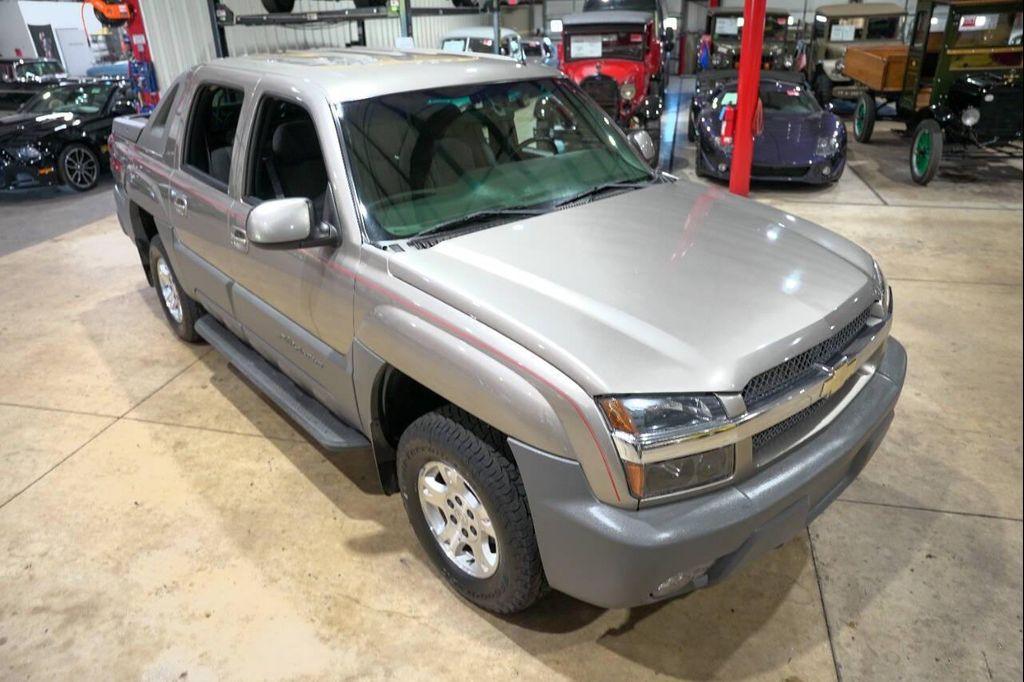 used 2002 Chevrolet Avalanche car, priced at $27,900