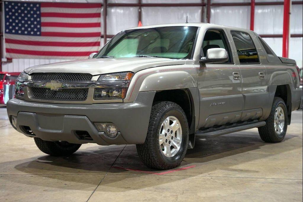 used 2002 Chevrolet Avalanche car, priced at $27,900