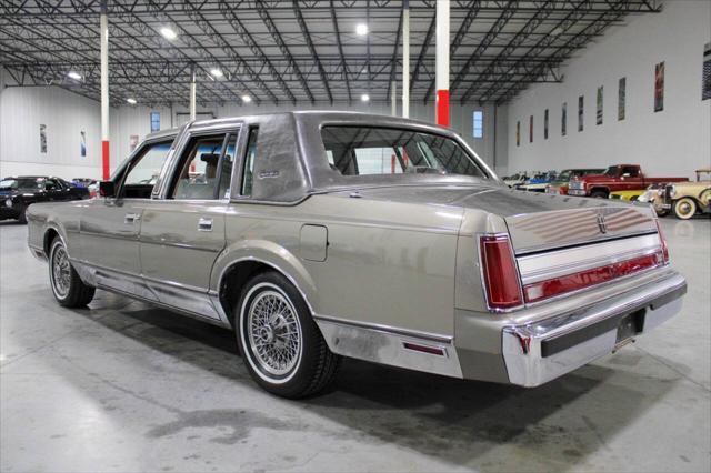 used 1988 Lincoln Town Car car, priced at $14,900