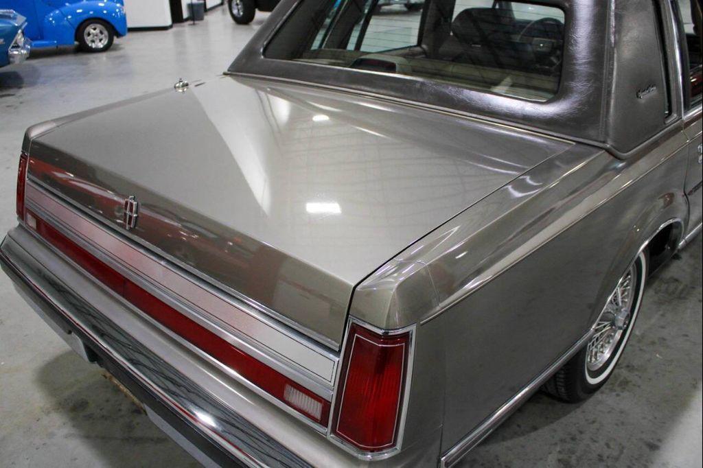 used 1988 Lincoln Town Car car, priced at $14,900