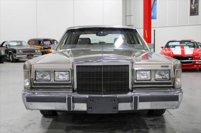 used 1988 Lincoln Town Car car, priced at $14,900