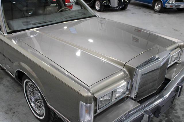 used 1988 Lincoln Town Car car, priced at $14,900