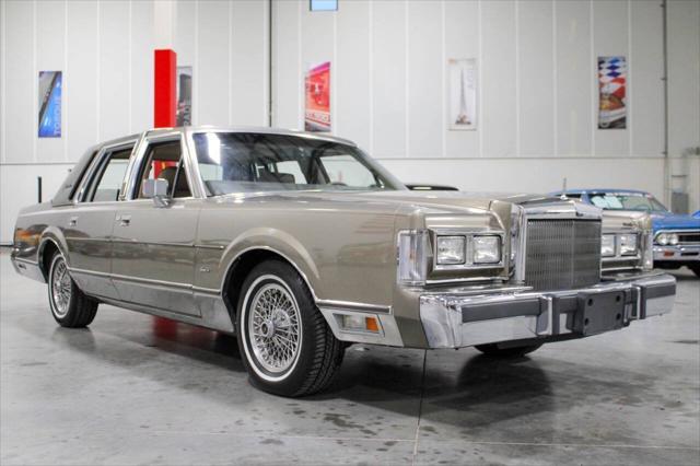 used 1988 Lincoln Town Car car, priced at $14,900