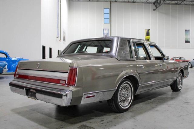 used 1988 Lincoln Town Car car, priced at $14,900