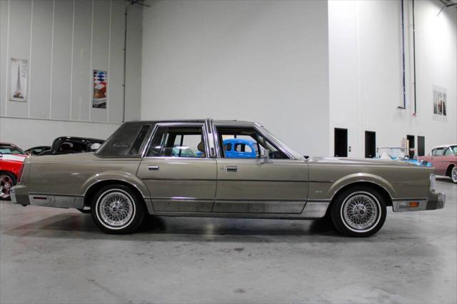 used 1988 Lincoln Town Car car, priced at $14,900