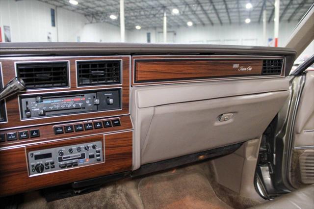 used 1988 Lincoln Town Car car, priced at $14,900