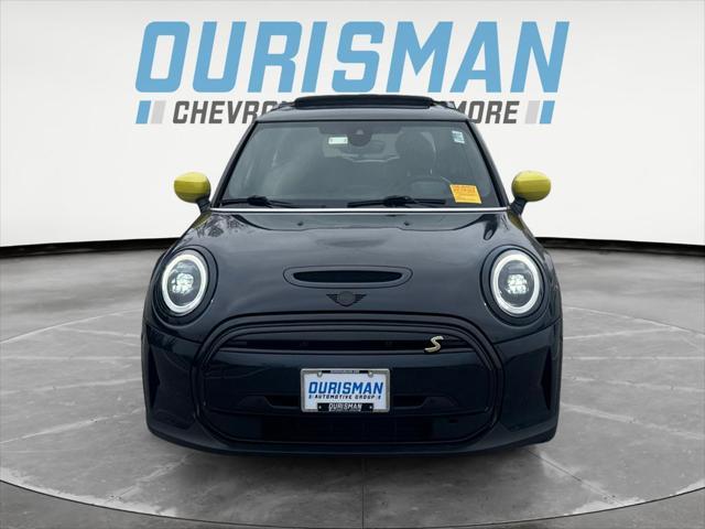 used 2022 MINI Hardtop car, priced at $17,500