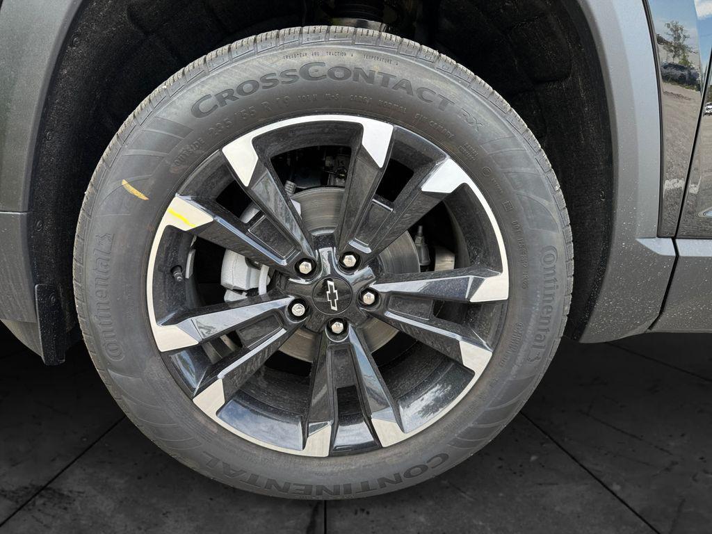 new 2026 Chevrolet Equinox car, priced at $33,360