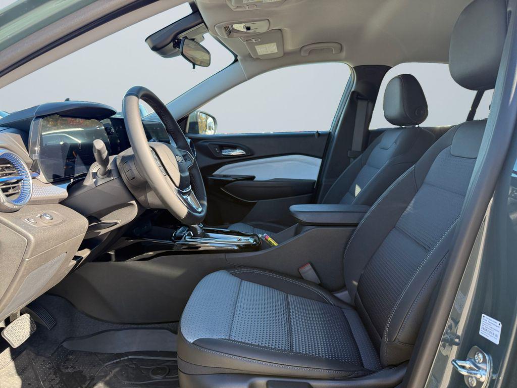 new 2025 Chevrolet Trax car, priced at $22,642