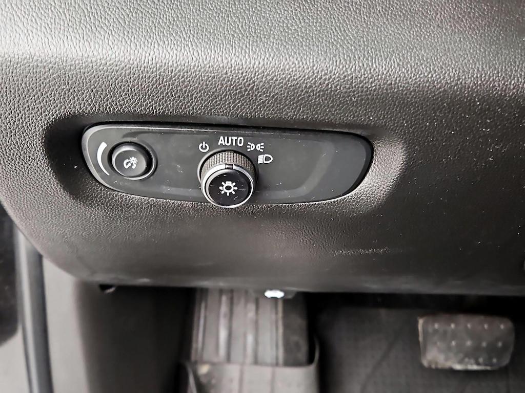 used 2023 Chevrolet Traverse car, priced at $26,998