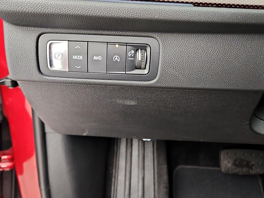 used 2024 Chevrolet Traverse car, priced at $50,998