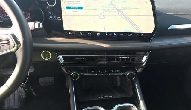 used 2025 Chevrolet Traverse car, priced at $39,991