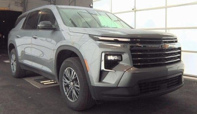 used 2025 Chevrolet Traverse car, priced at $39,991