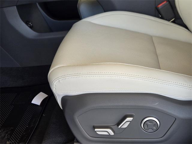 new 2025 Hyundai SANTA FE HEV car, priced at $48,615