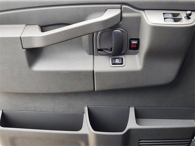new 2025 Chevrolet Express 3500 car