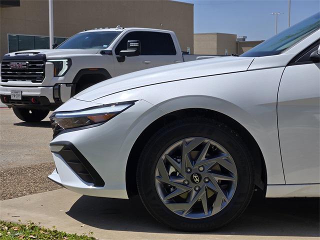 new 2025 Hyundai ELANTRA HEV car