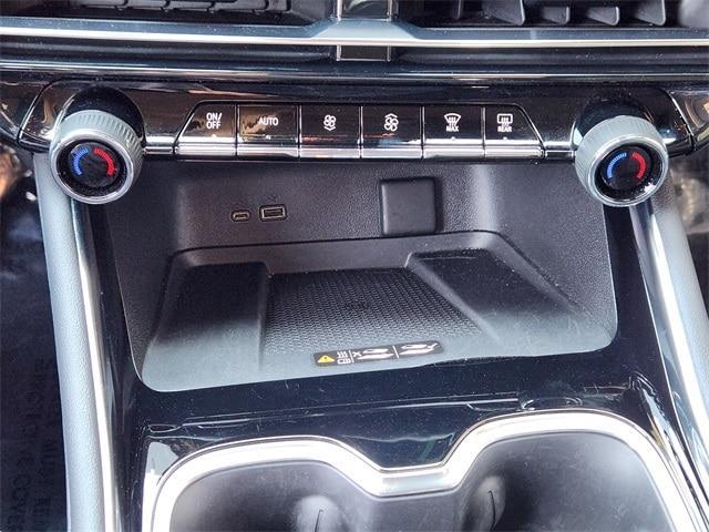 used 2025 Chevrolet Traverse car, priced at $39,991