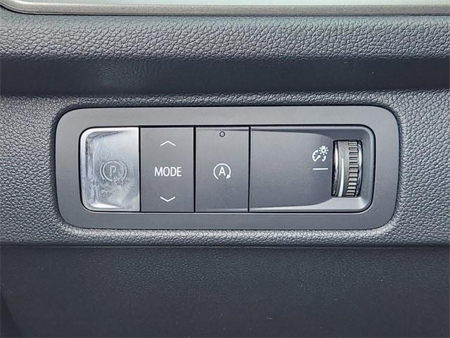 used 2025 Chevrolet Traverse car, priced at $39,991
