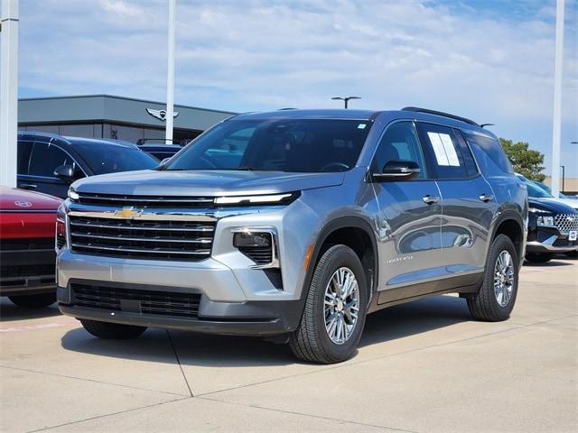 used 2025 Chevrolet Traverse car, priced at $39,991