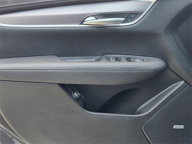used 2024 Cadillac XT5 car, priced at $35,491