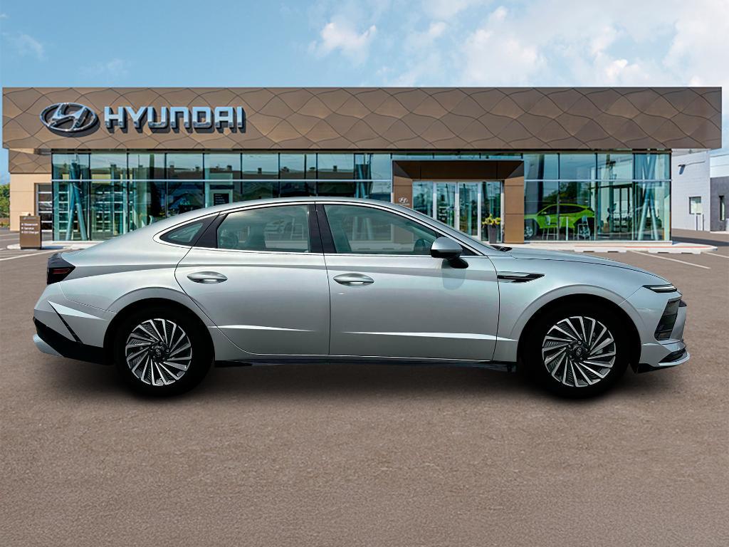new 2025 Hyundai Sonata Hybrid car, priced at $33,080