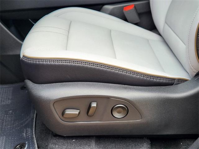 new 2025 Chevrolet Traverse car, priced at $54,426