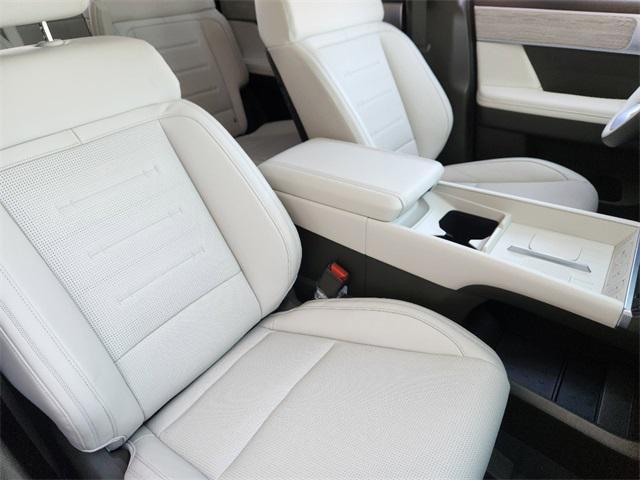 new 2025 Hyundai Santa Fe car, priced at $48,605