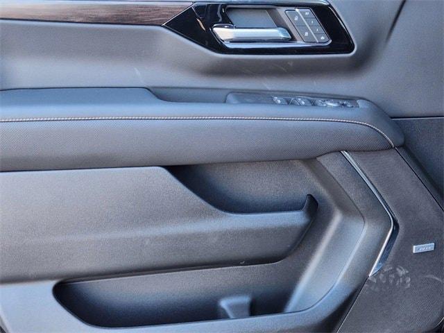 new 2025 Chevrolet Suburban car, priced at $81,095