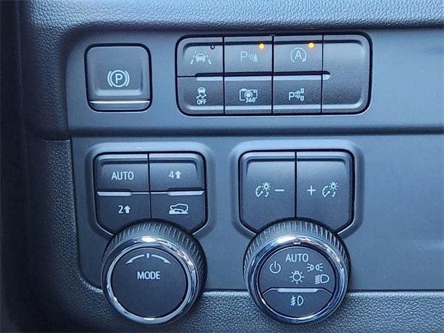 new 2025 Chevrolet Suburban car, priced at $81,095