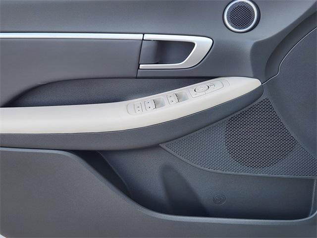new 2025 Hyundai Sonata Hybrid car, priced at $33,580